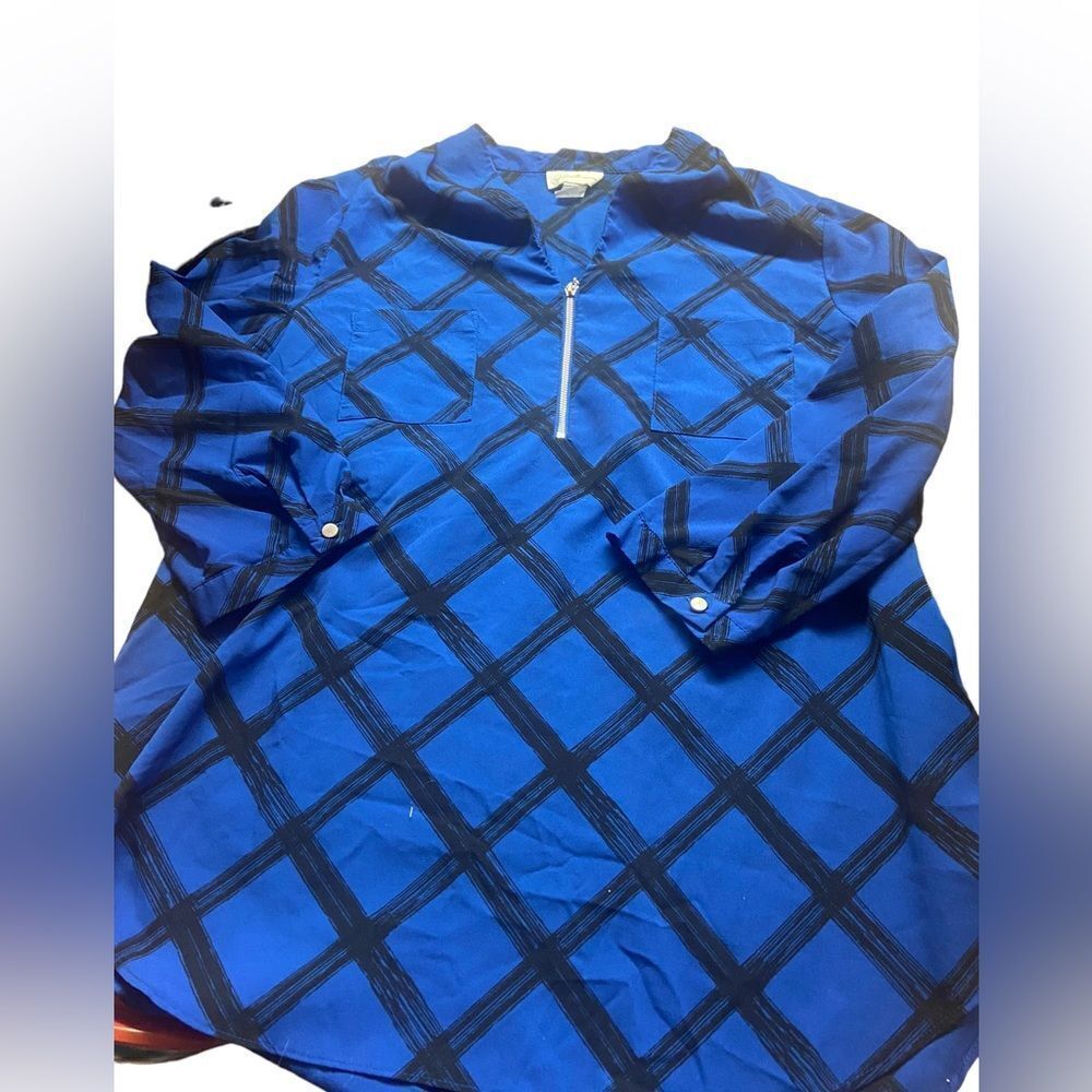 Jacklyn Smith Collection size large blouse never worn zipper accents excellent